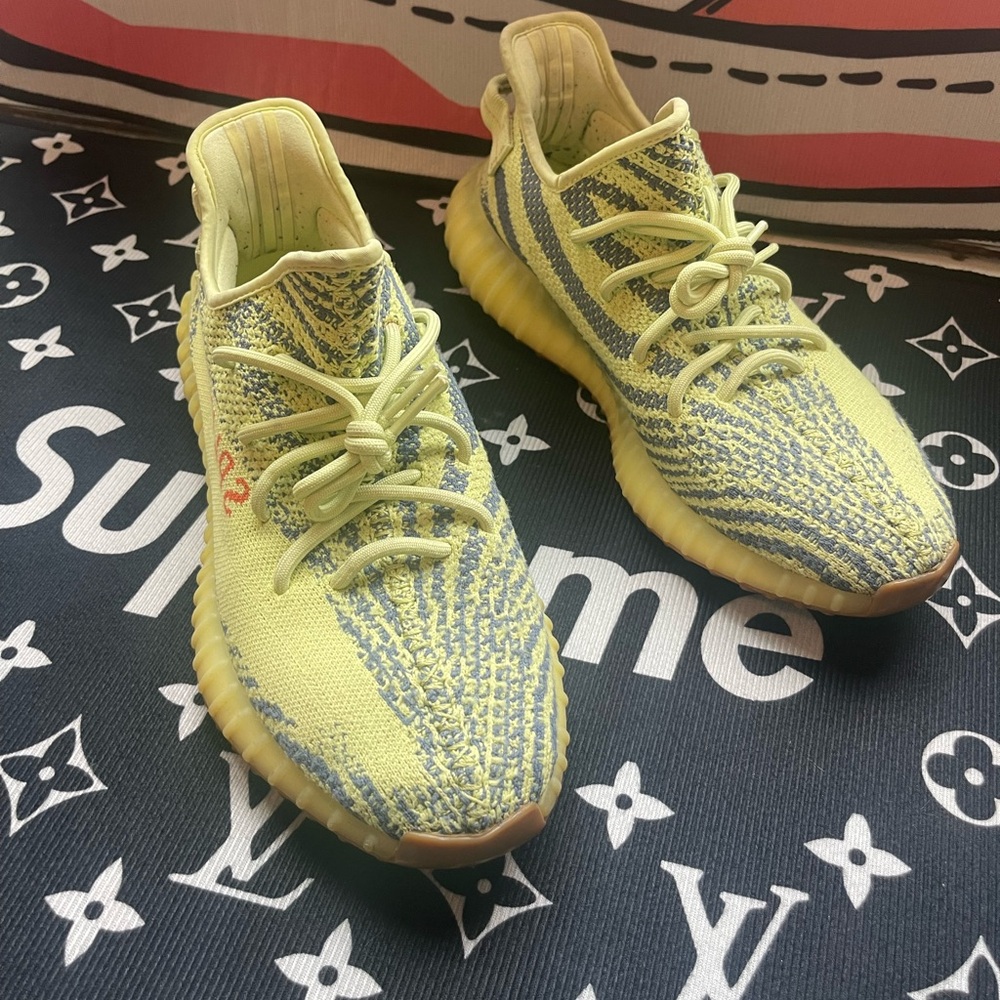 Yeezy 350 boost V2 (frozen yellow)
